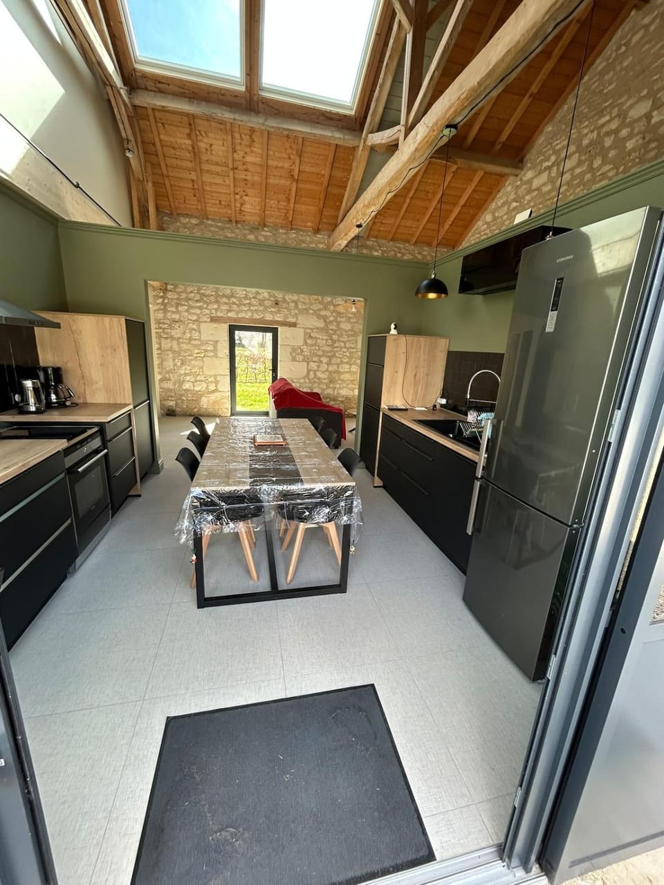 Kitchen or kitchenette, Dining area