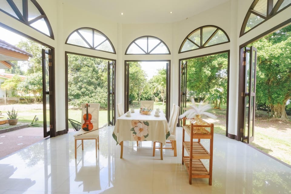 Food and drinks, Dining area, Meeting/conference room