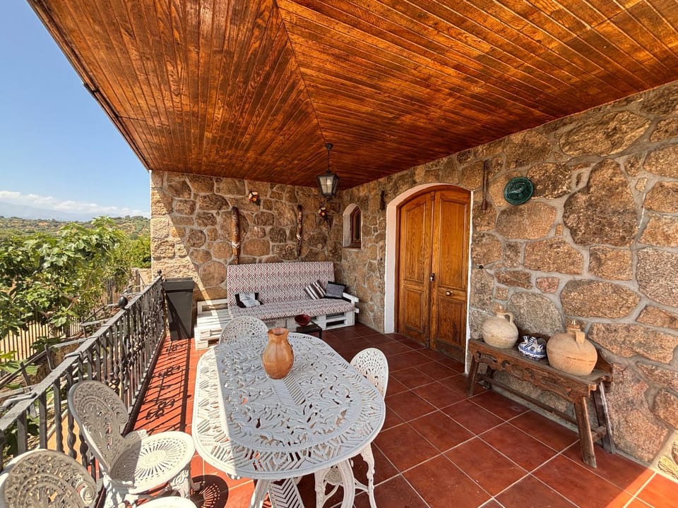 Balcony/Terrace, Mountain view