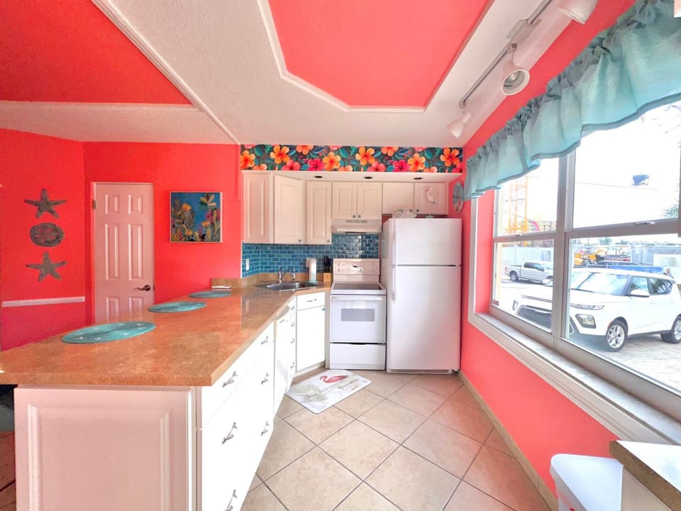 Kitchen or kitchenette, Dining area, dishwasher, oven