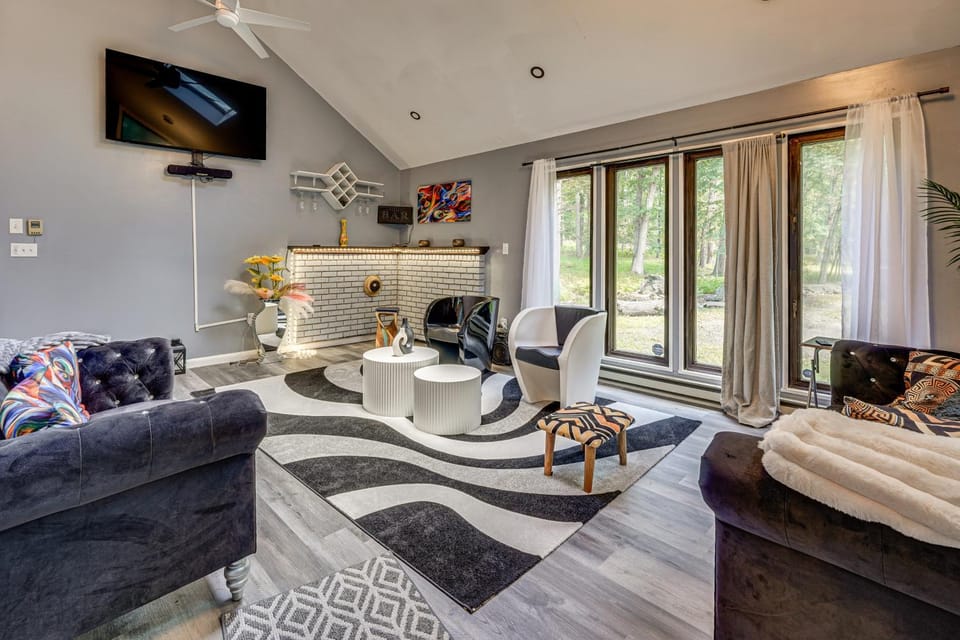 Poconos Family Home w/ Game Room + Community Perks House in Middle Smithfield