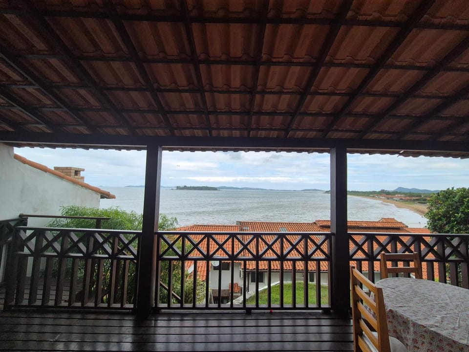 Casa pé na areia em Búzios com vista espetacular! House in Armacao dos Buzios