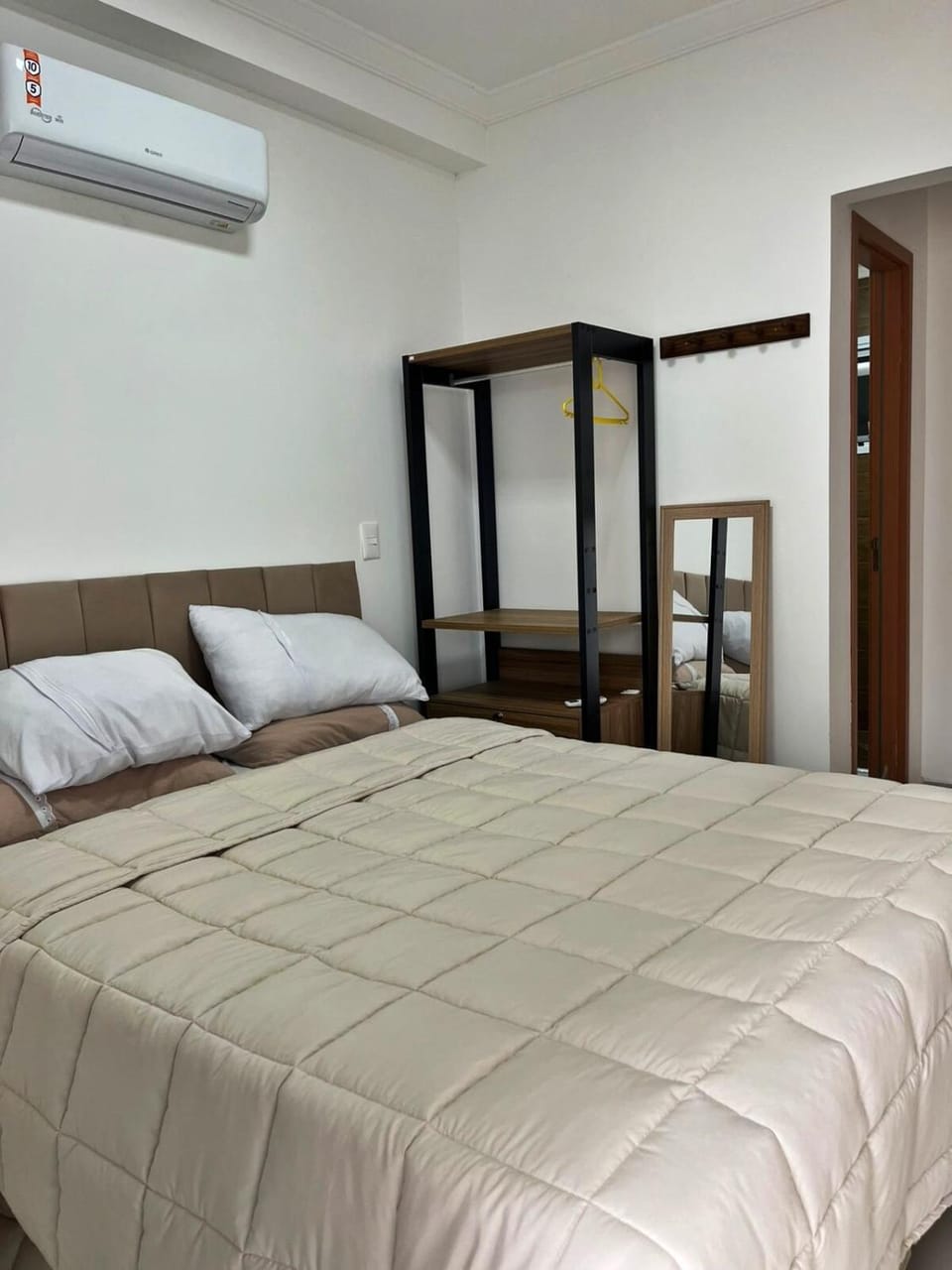 Bed, Photo of the whole room, Bedroom, air conditioner