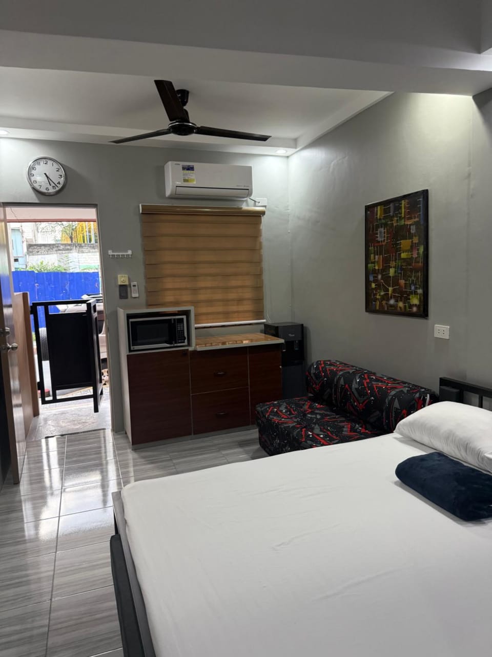 Studio Room Unit B near Circuit Makati Bed and Breakfast in Mandaluyong
