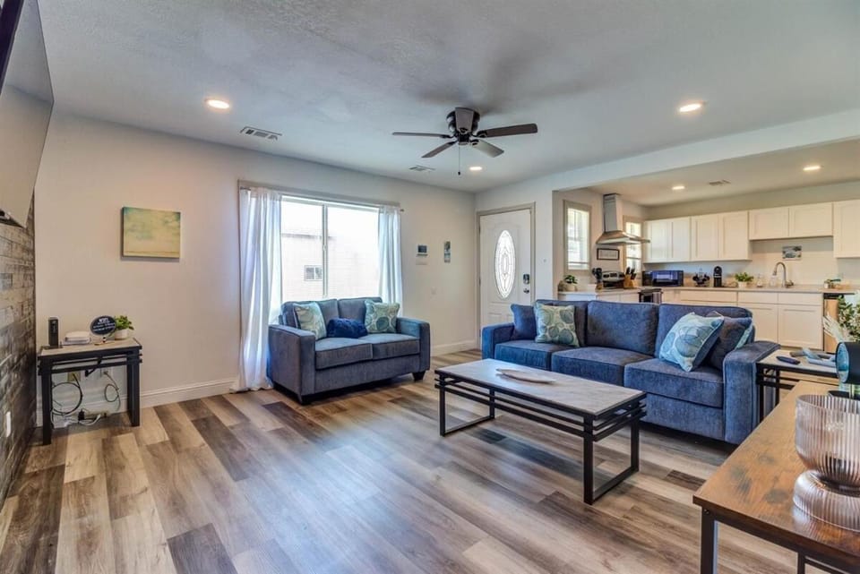 Downtown Gulfport- Walk to the Beach, Casinos, Restaurants House in Gulfport