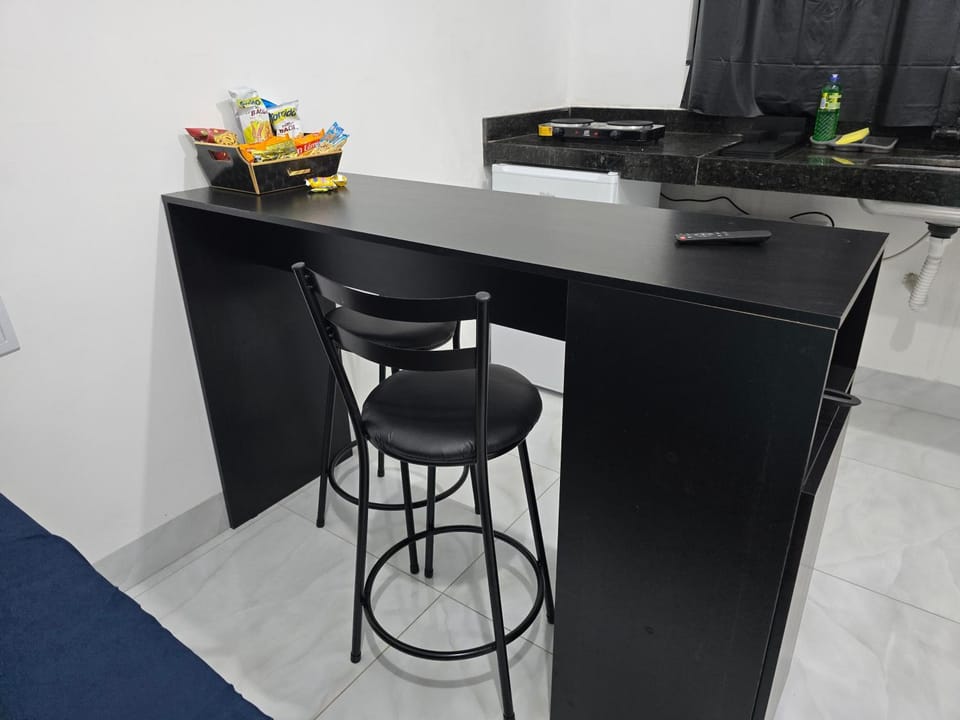 Kitchen or kitchenette, Dining area, stove