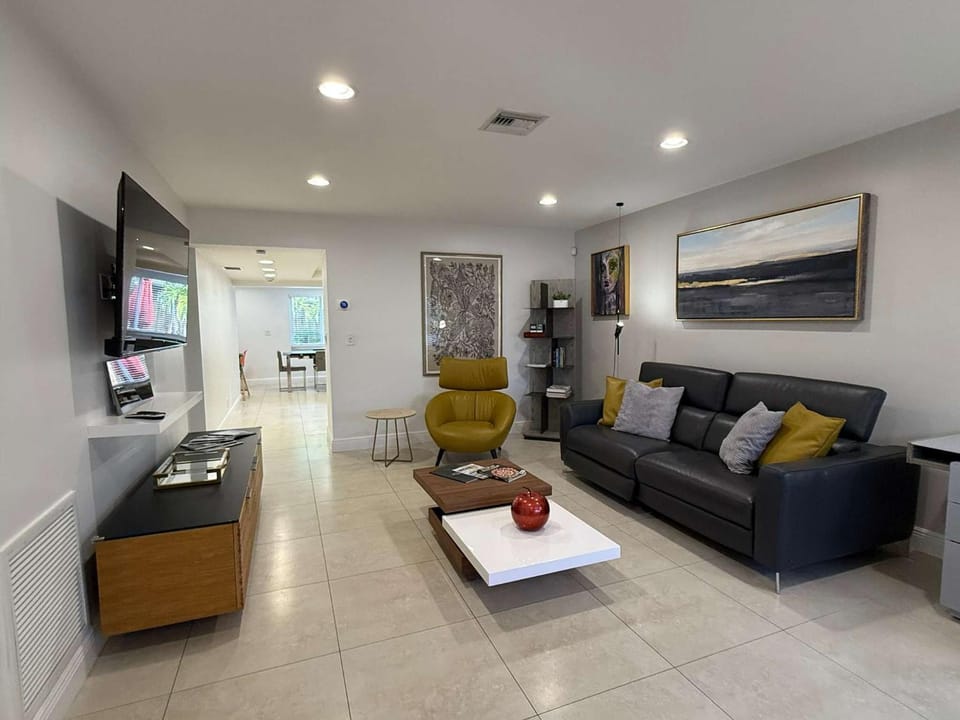 Living room, Seating area, Evening entertainment