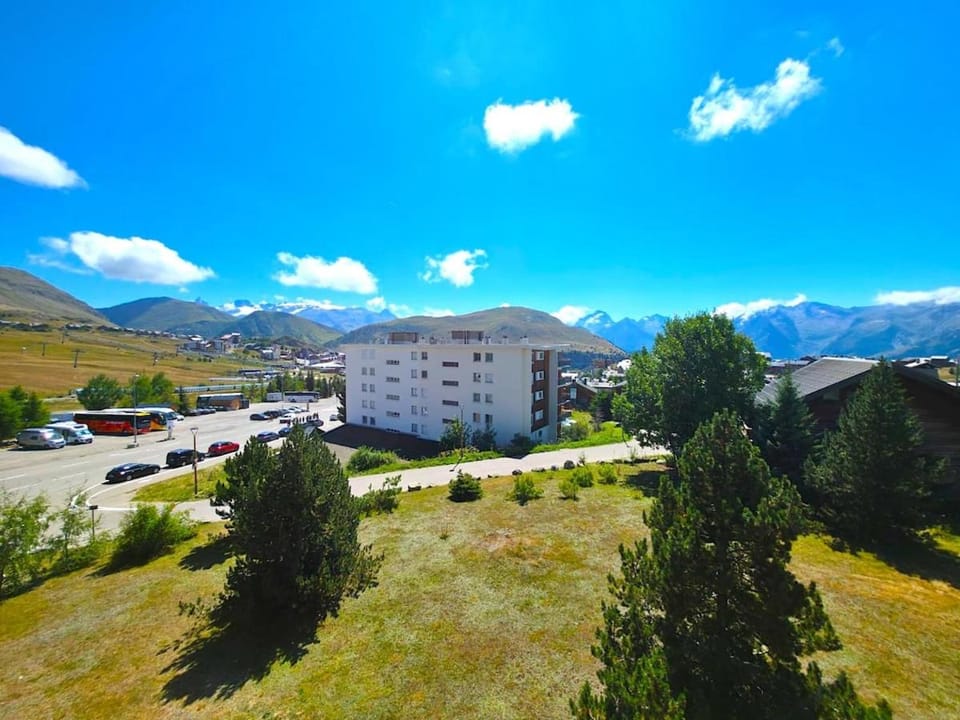 Spacieux et superbe T2 - Pied des pistes Apartment in Huez