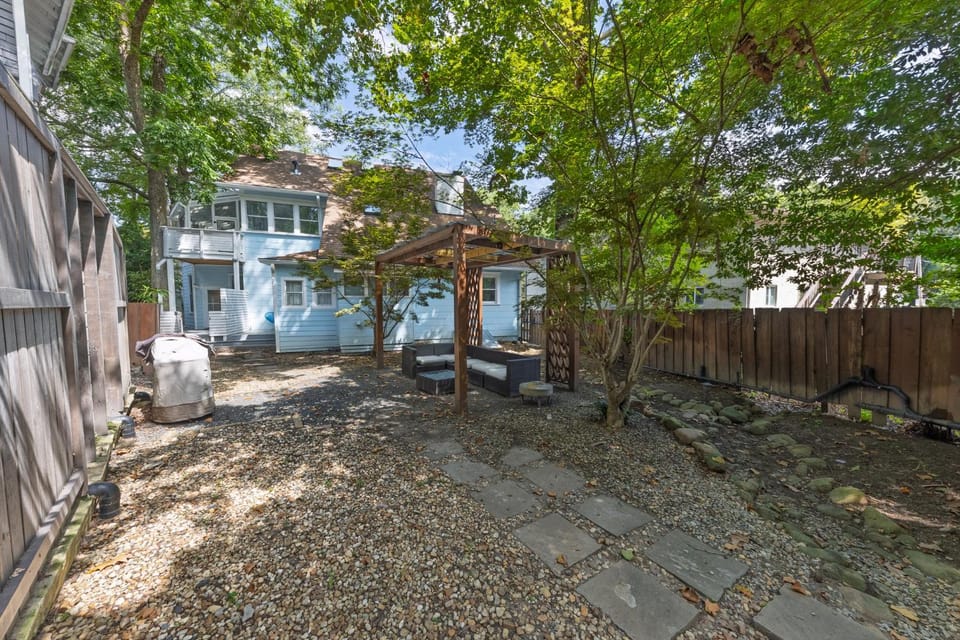 Cozy 2BR unit w patio & BBQ grill House in Atlanta