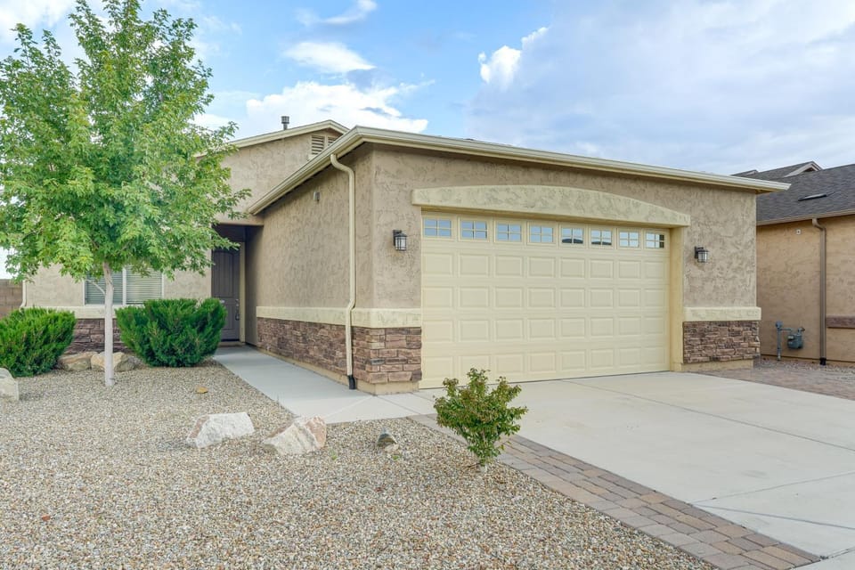 7 Mi to Watson Lake: Prescott Valley Home w/ Patio House in Prescott Valley