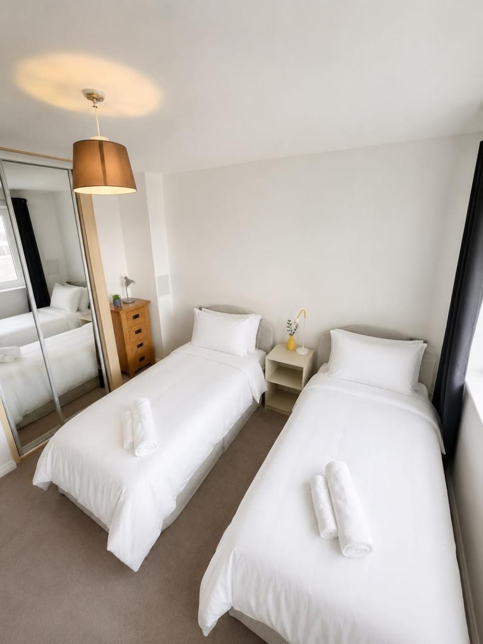 Bed, TV and multimedia, Photo of the whole room, Bedroom, towels
