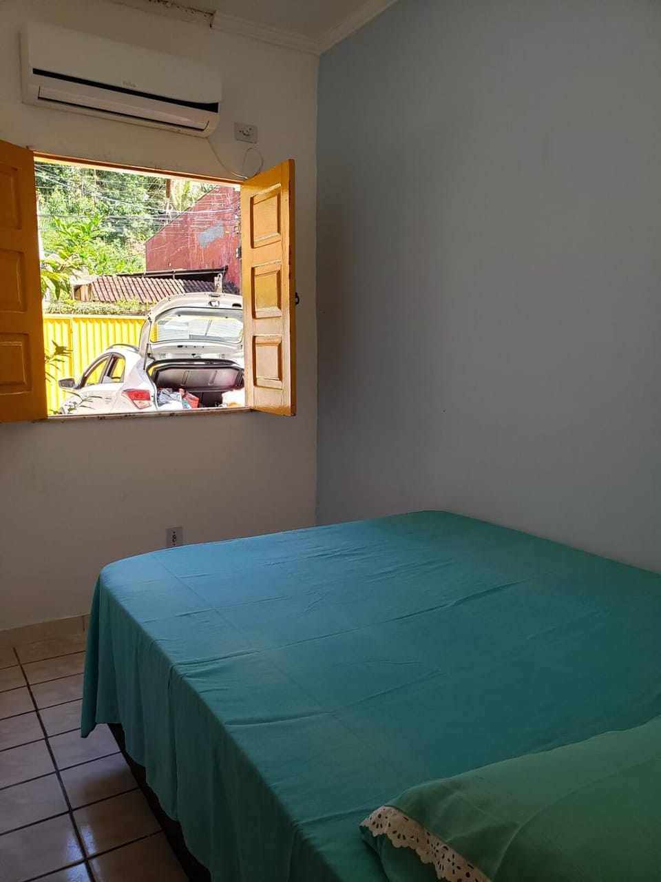 Bed, Bedroom, air conditioner