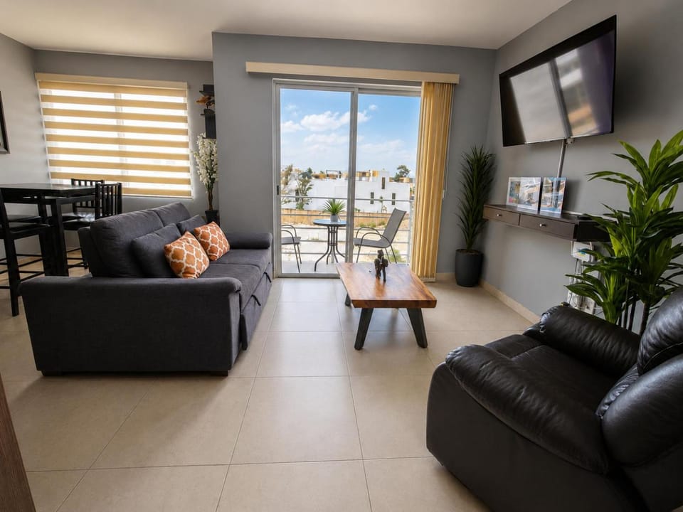 Communal lounge/ TV room, TV and multimedia, Living room, Seating area, Evening entertainment