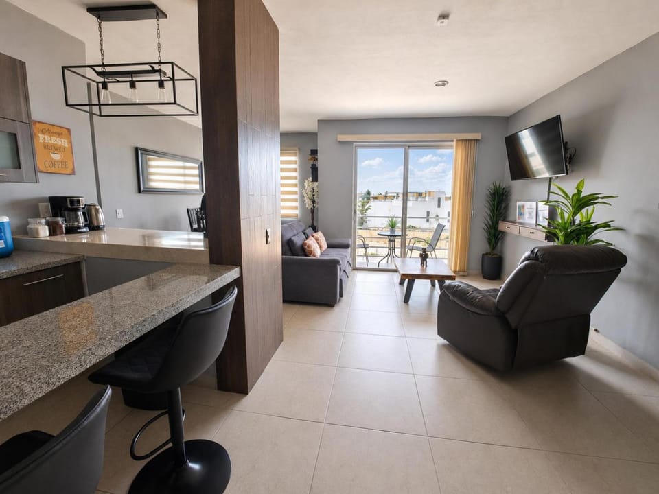 Kitchen or kitchenette, Living room, Seating area, Dining area