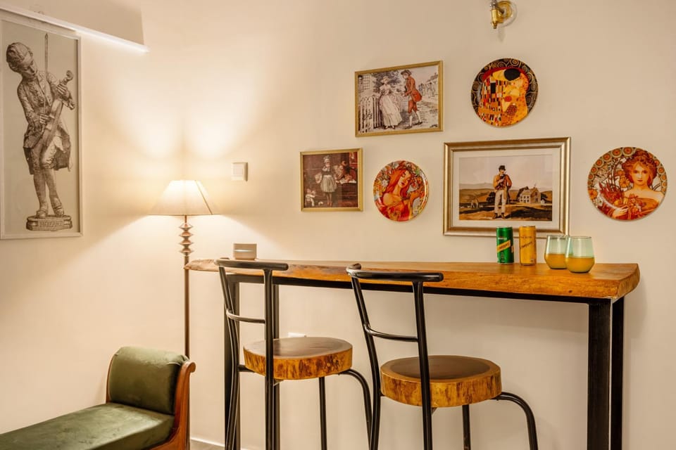 Food and drinks, Decorative detail, Seating area, Food