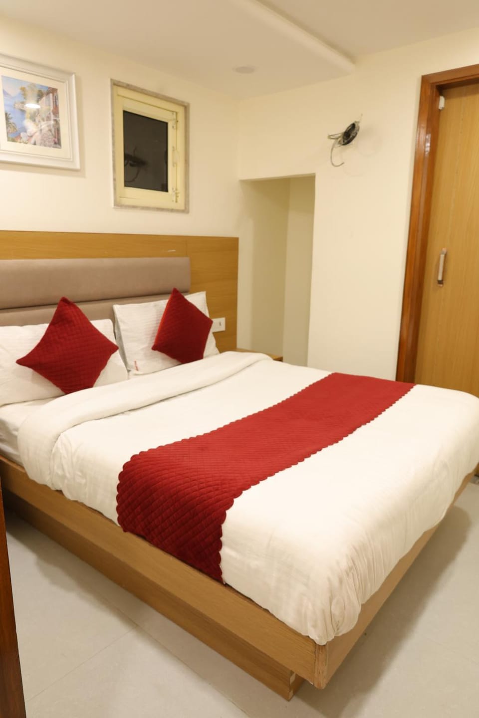 Property building, Bed, Photo of the whole room, Bedroom