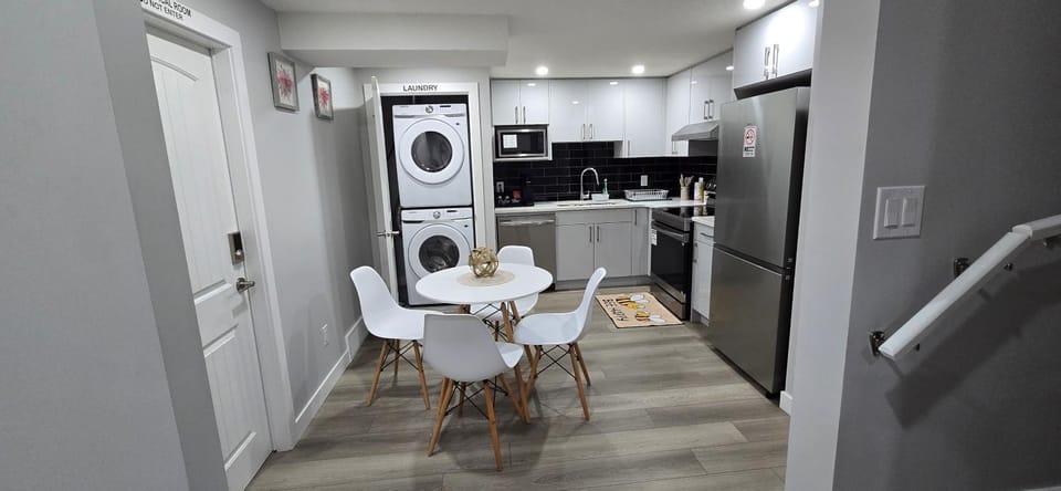Dining area, dishwasher, washing machine