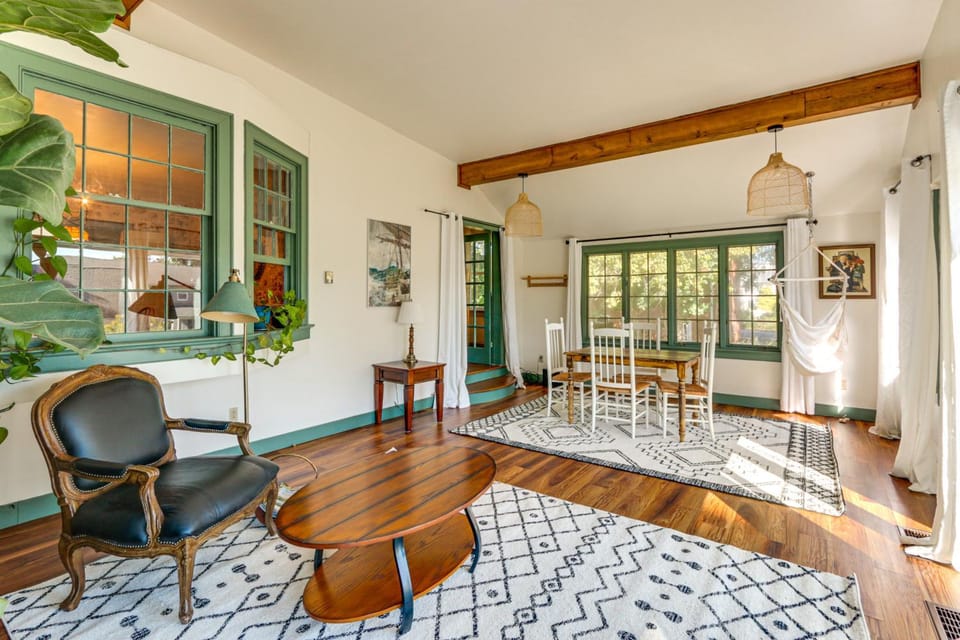 Walkable Location: Historic Home in Charles Town! House in Charles Town