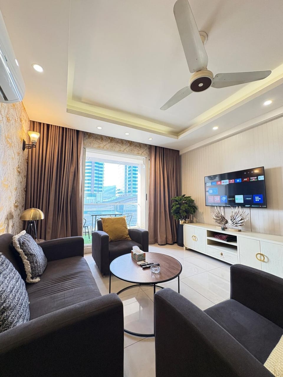 Communal lounge/ TV room, TV and multimedia, Seating area