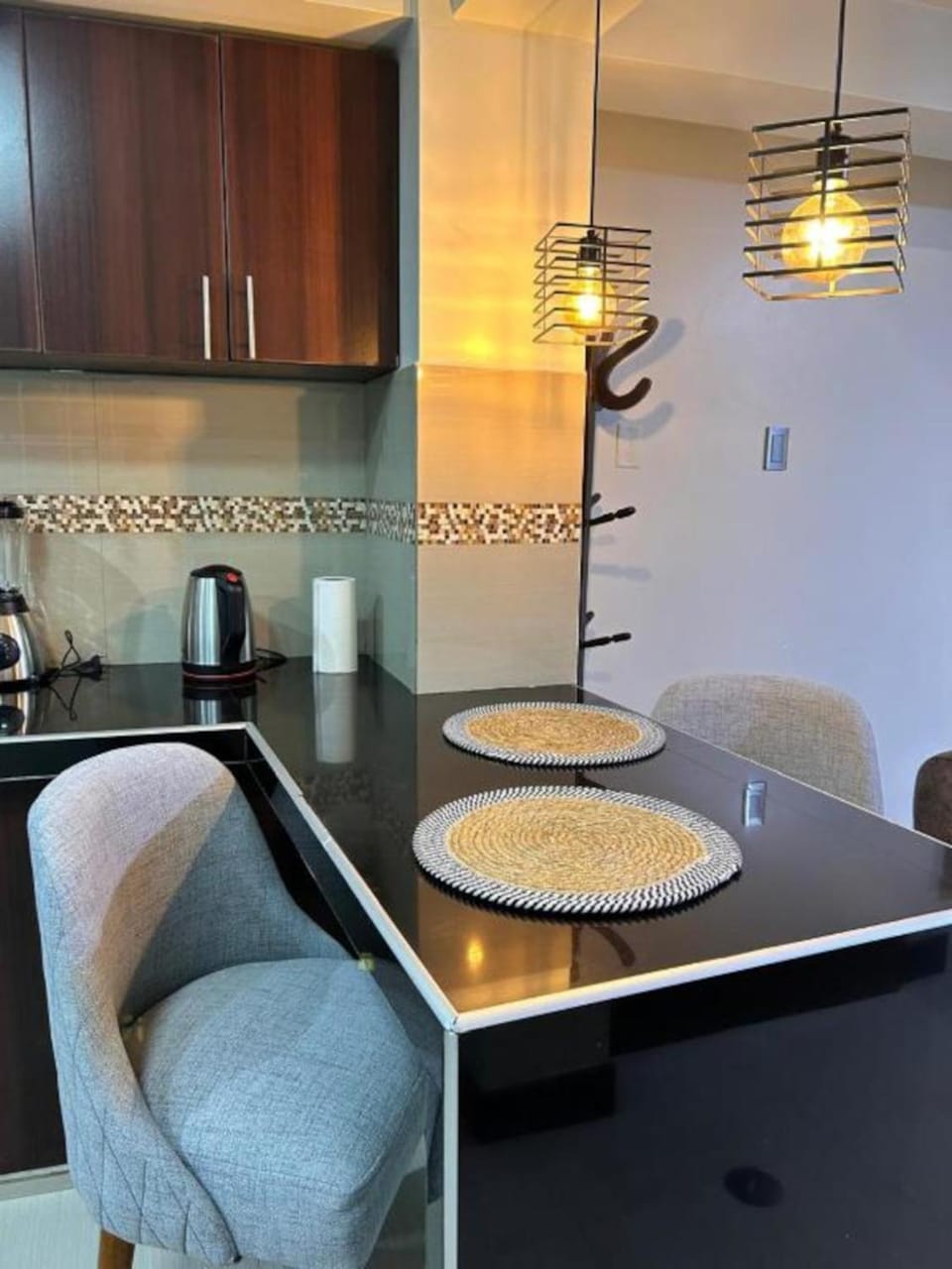 Kitchen or kitchenette, Dining area