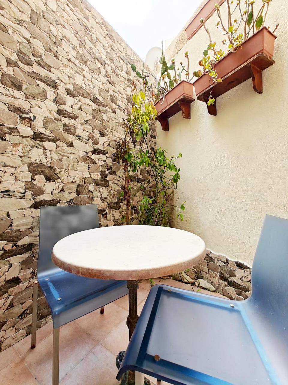 Day, Balcony/Terrace, Seating area, Dining area