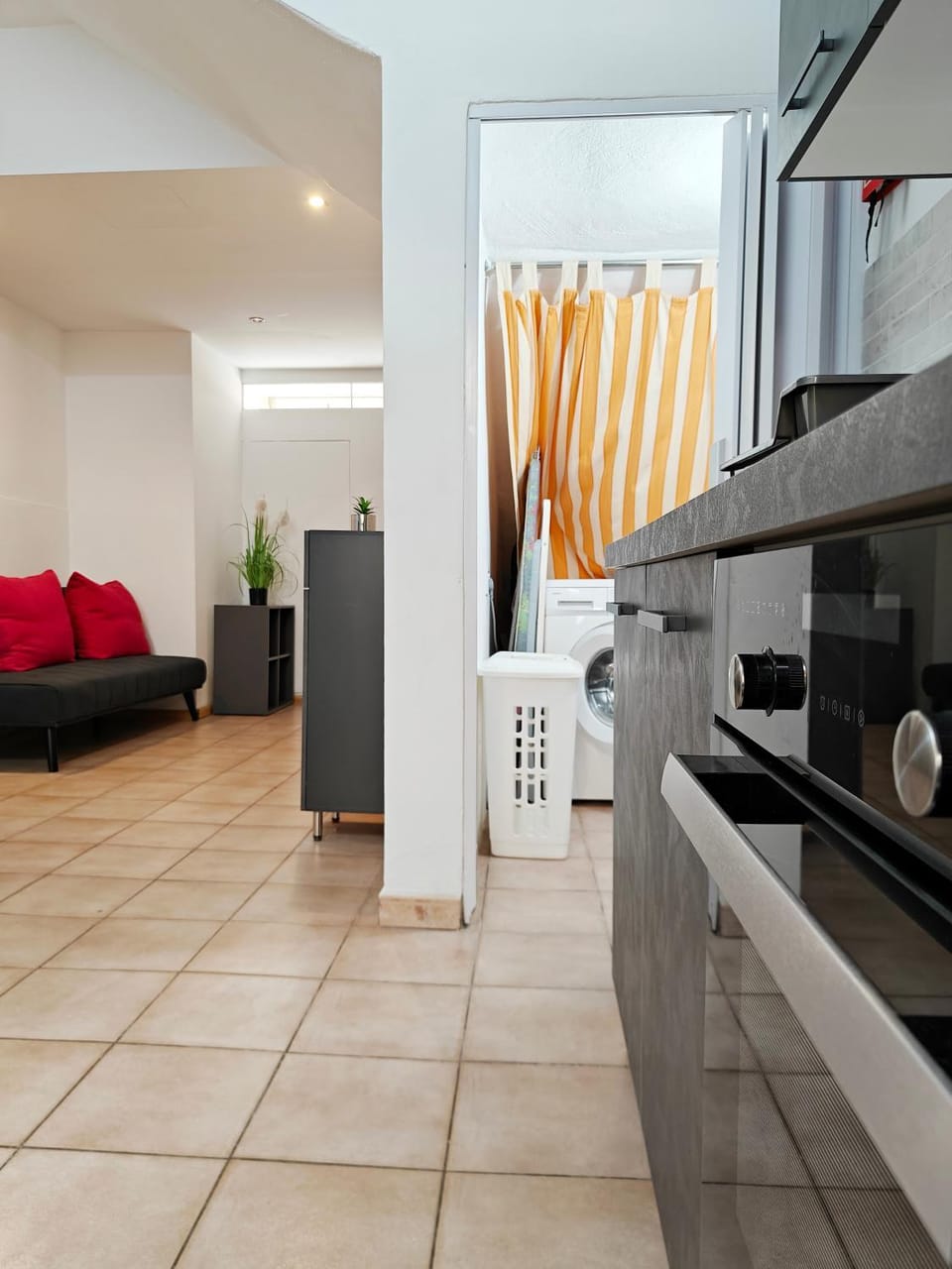 Kitchen or kitchenette, Living room, Seating area, oven, washing machine