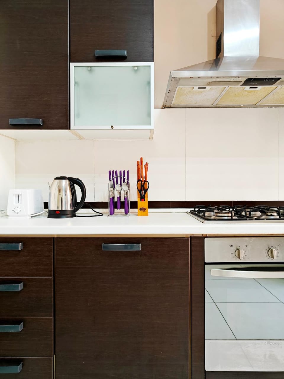 Coffee/tea facilities, Kitchen or kitchenette, oven, stove, toaster