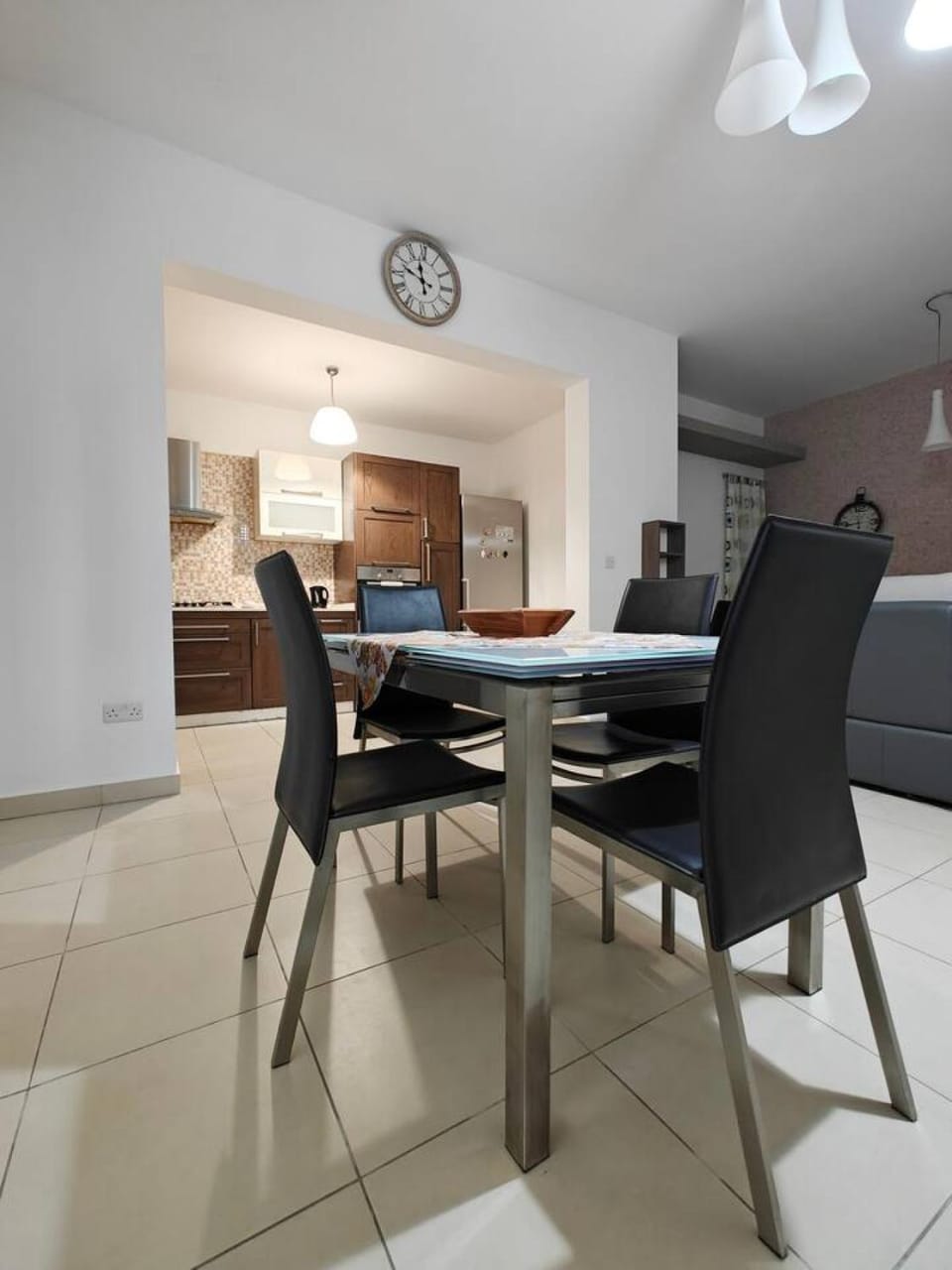 Kitchen or kitchenette, Living room, Seating area, Dining area