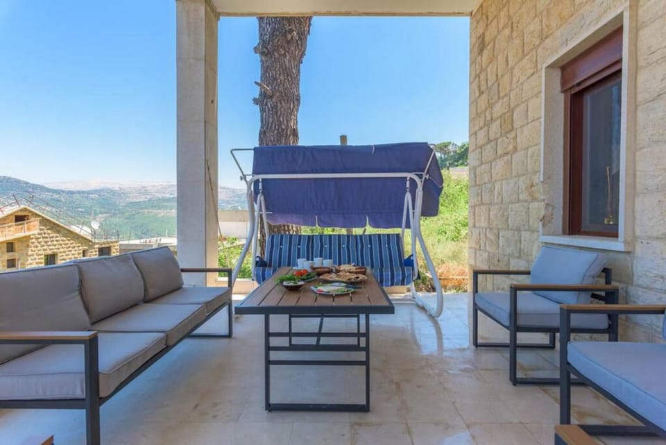 Balcony/Terrace, Balcony/Terrace, Seating area, Dining area, Mountain view