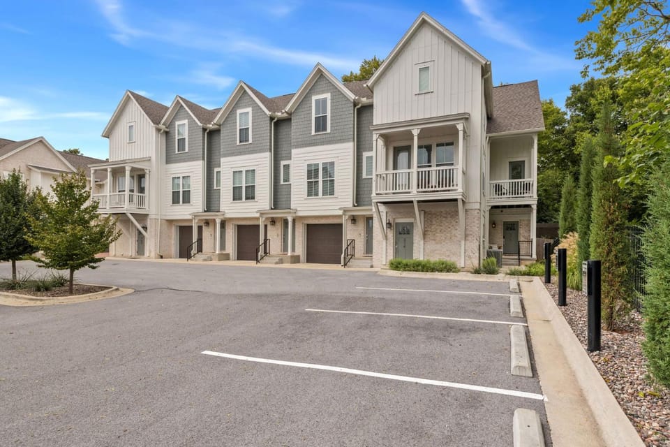 Victory Hill-Half Mi to Campus & Downtown House in Fayetteville