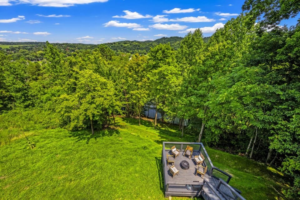 Nearby landmark, Natural landscape