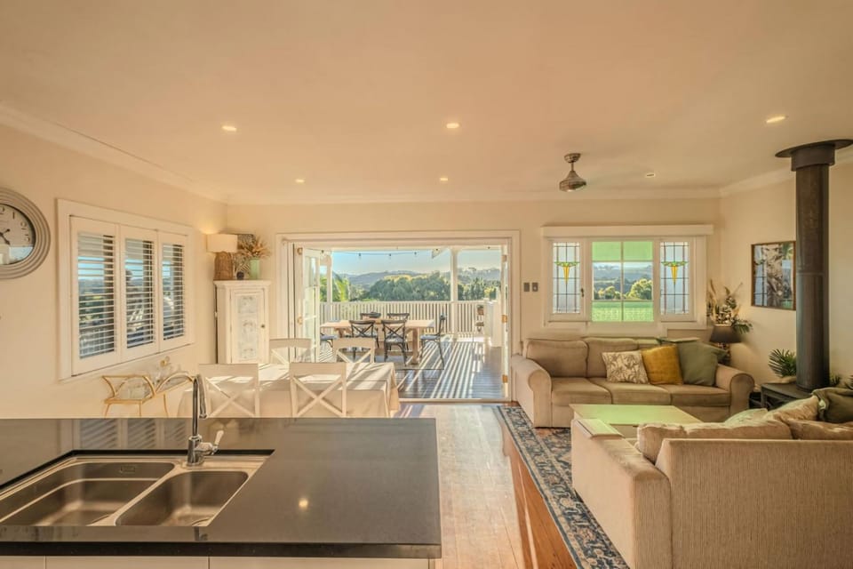 Possum Ridge House A Tranquil Hinterland Escape House in Coorabell