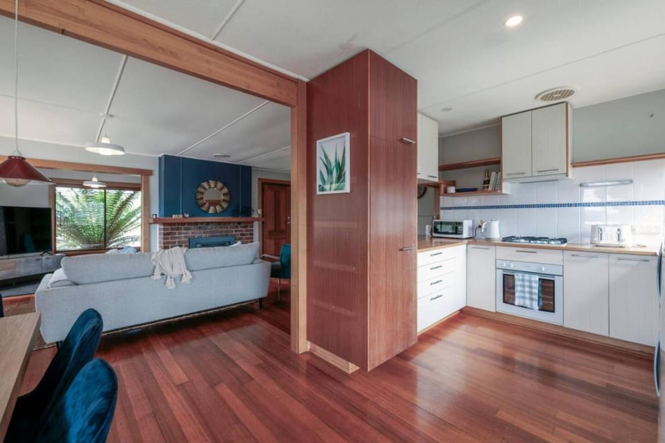 Kitchen or kitchenette, Living room, Photo of the whole room, oven, stove