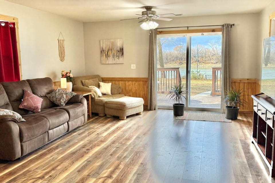 Waterfront 4BR House w Sunset View & Fenced Yard House in Saint Joseph