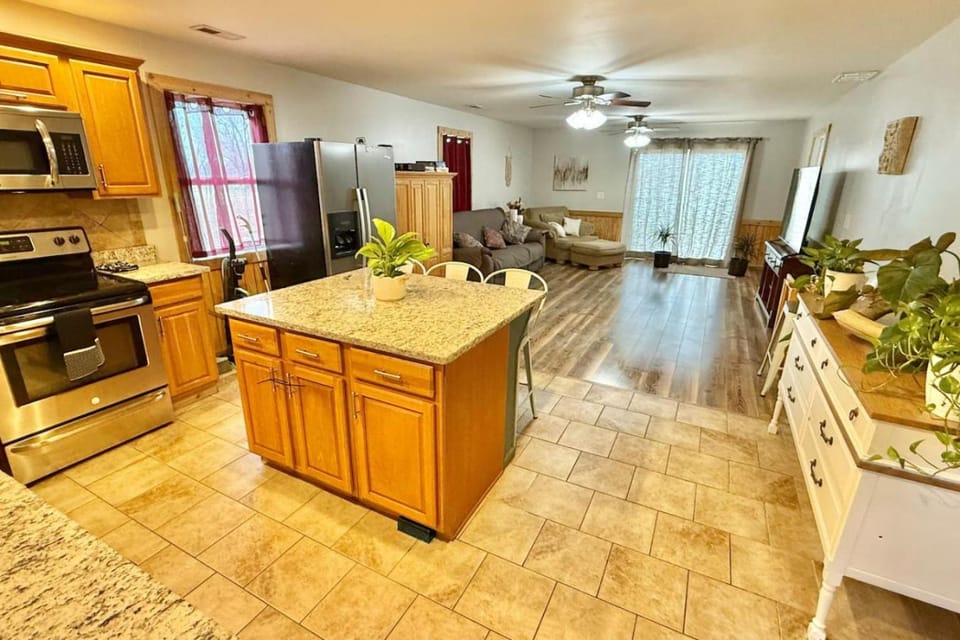 Waterfront 4BR House w Sunset View & Fenced Yard House in Saint Joseph