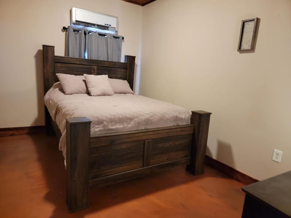 Waterfront Rock Shower Suite with Sunset View Room House in Saint Joseph