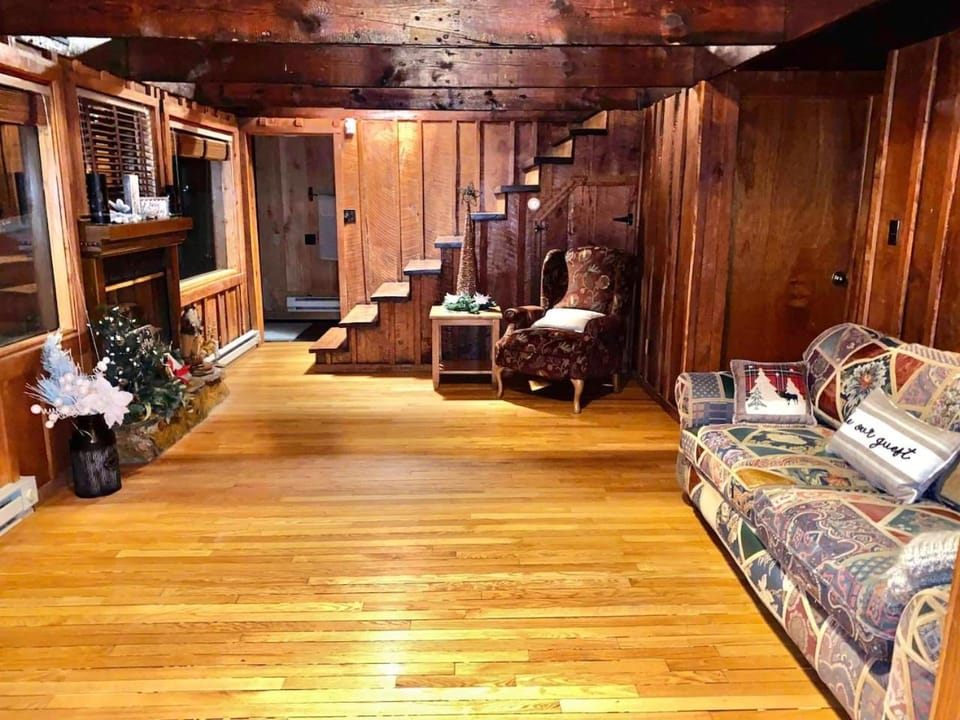 Penthouse w Boho Loft and Jacuzzi and Balcony 3 bdrm House in Saint Joseph