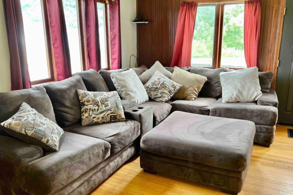 Riverfront 2 bdrm Jacuzzi Cabin with Sunset Balcony Cabin in Saint Joseph