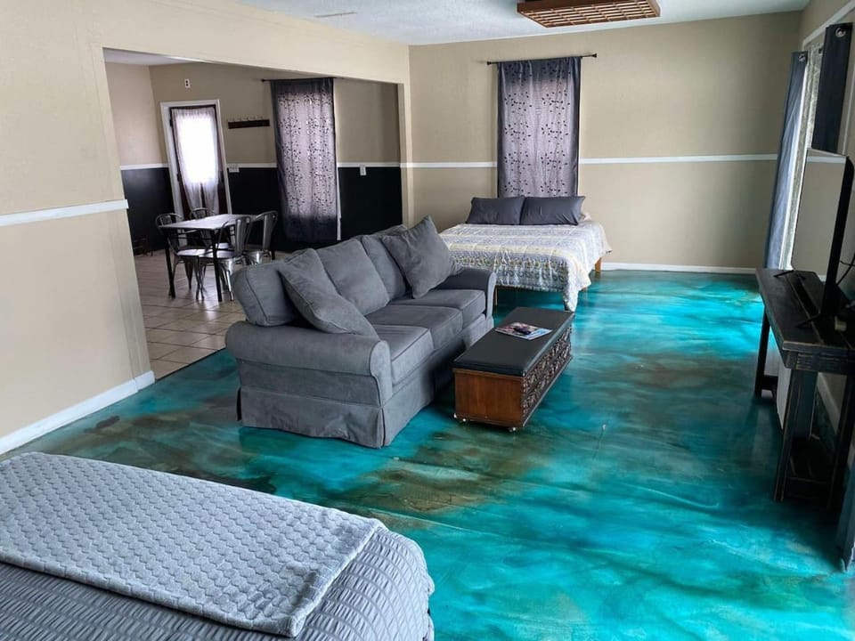 Riverfront Studio Cabin with Amazing View and Huge Yard Cabin in Saint Joseph