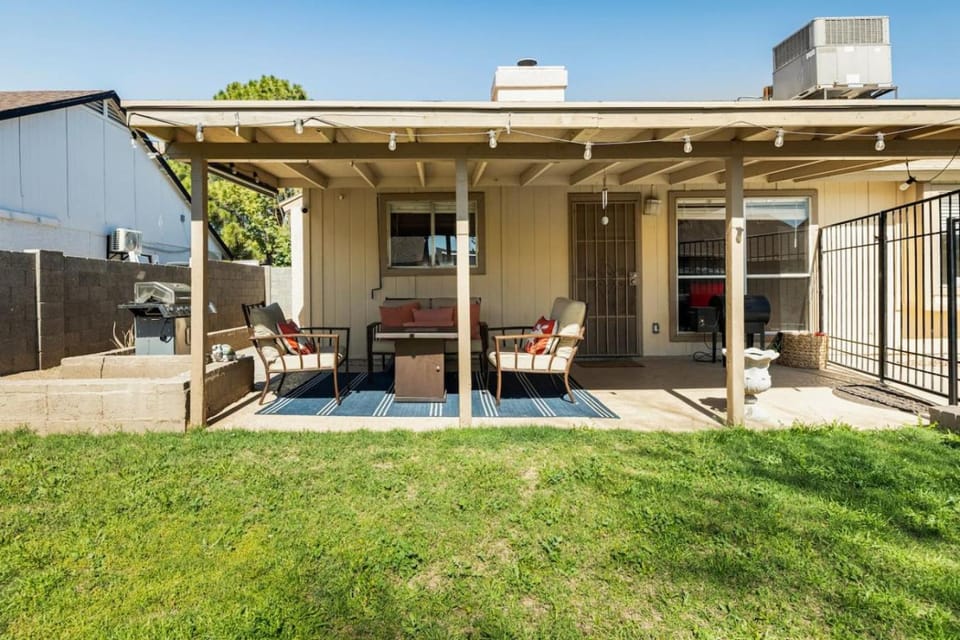 3B with pool for groups near stadium and entertainment House in Glendale