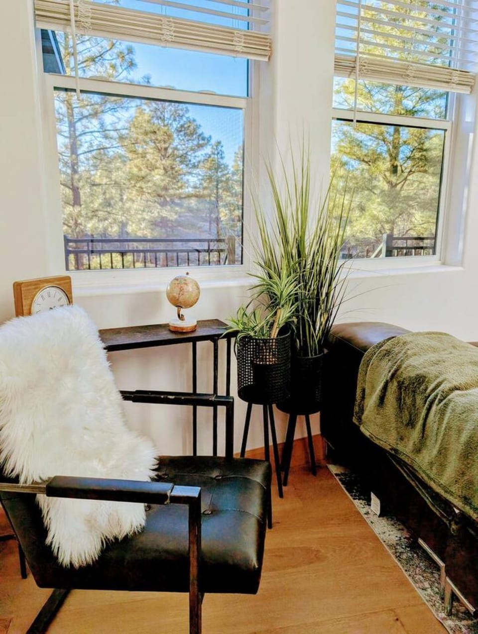 View (from property/room), Living room, Seating area