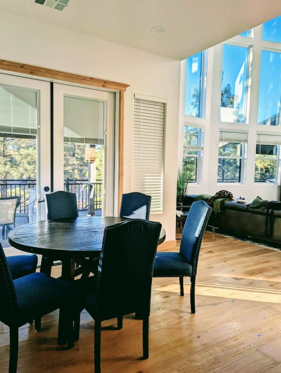 Seating area, Dining area