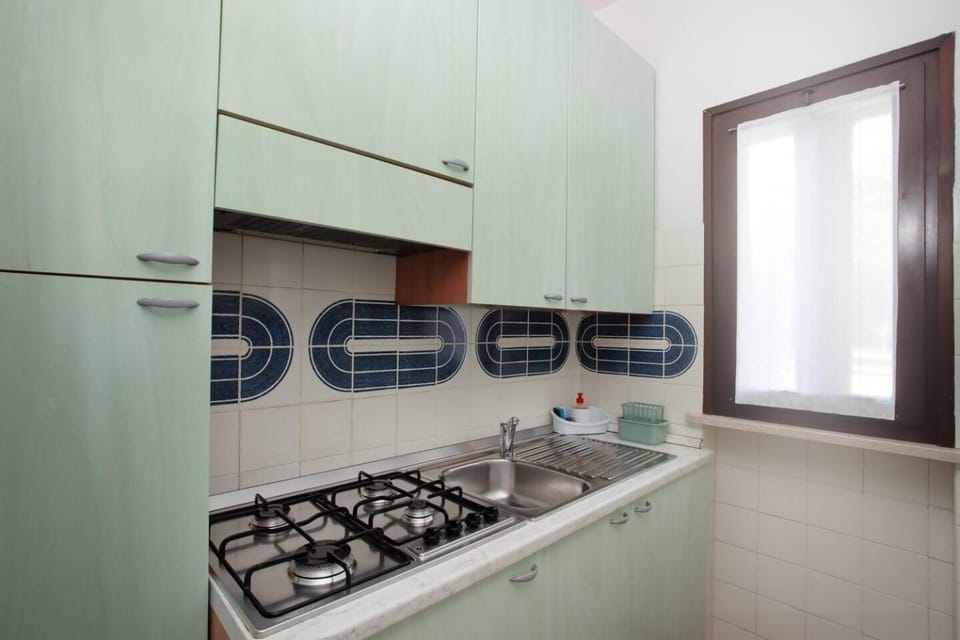 Kitchen or kitchenette, pet friendly, stove