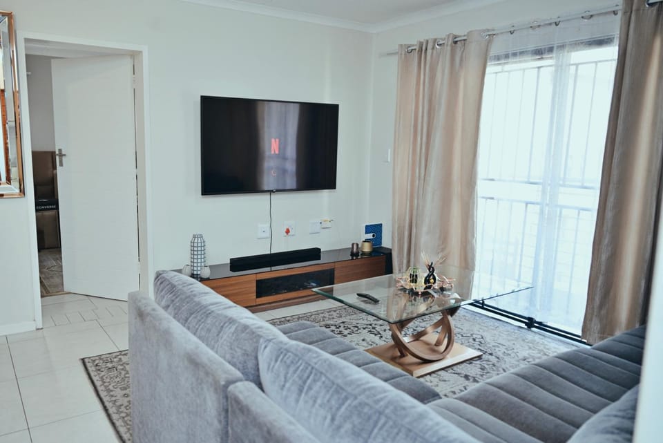 CLOSE TO SANDTON and The Airport Apartment in Gauteng