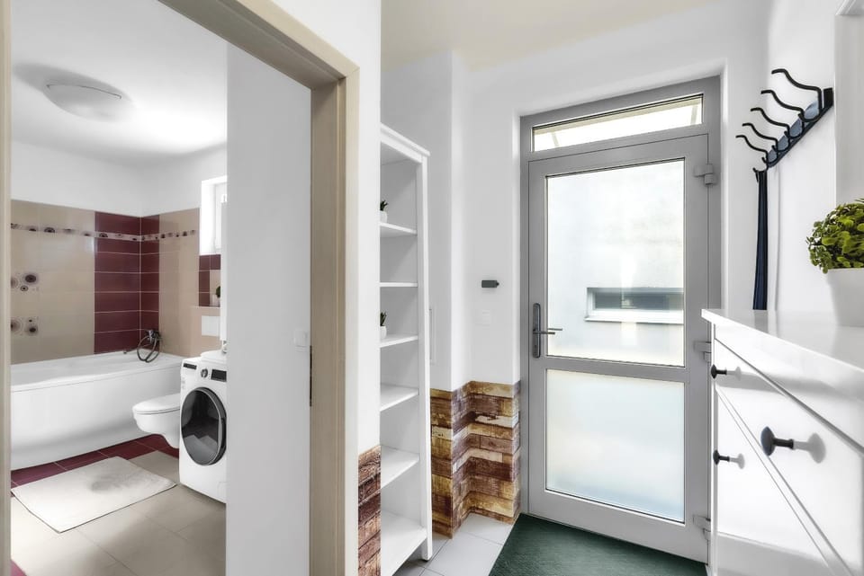 Bathroom, Photo of the whole room