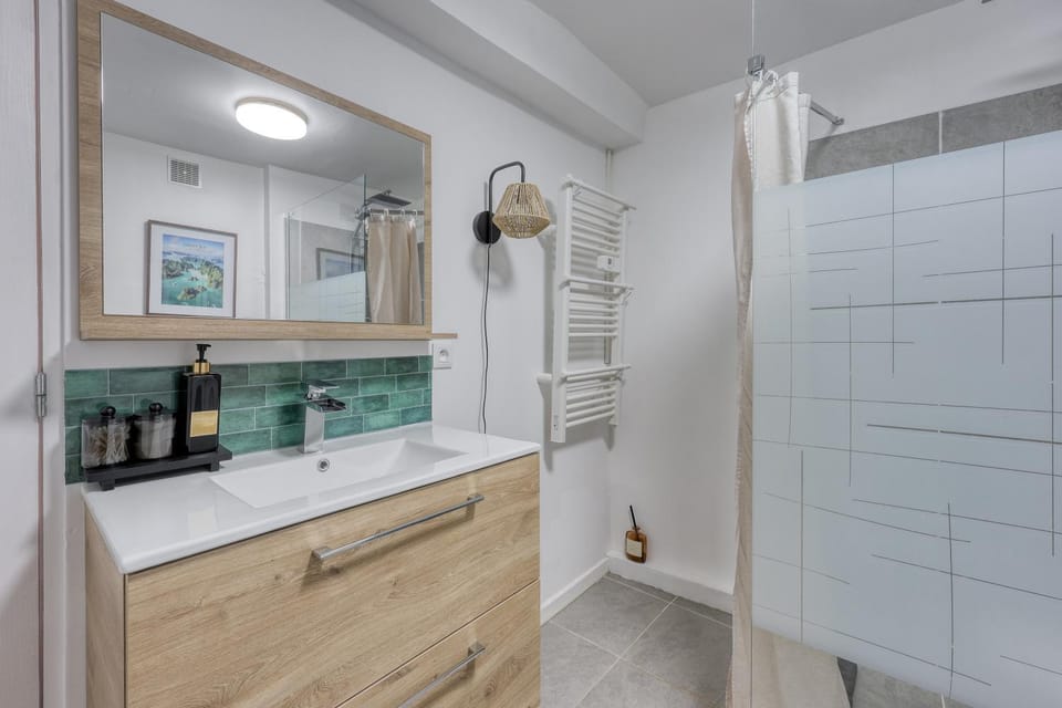 Shower, Bathroom, towels