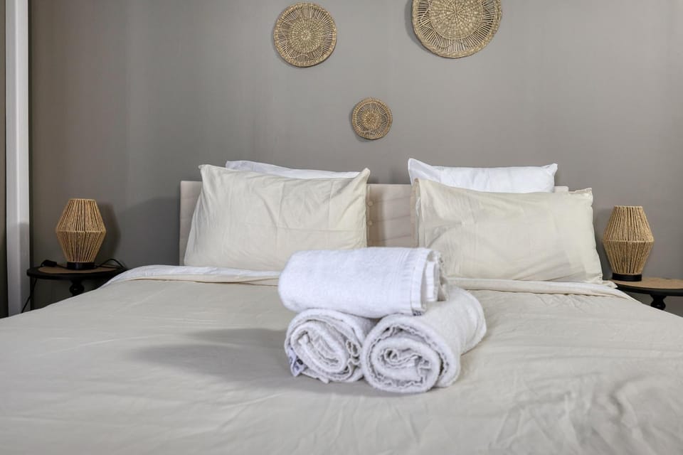 Bed, Photo of the whole room, Bedroom, towels