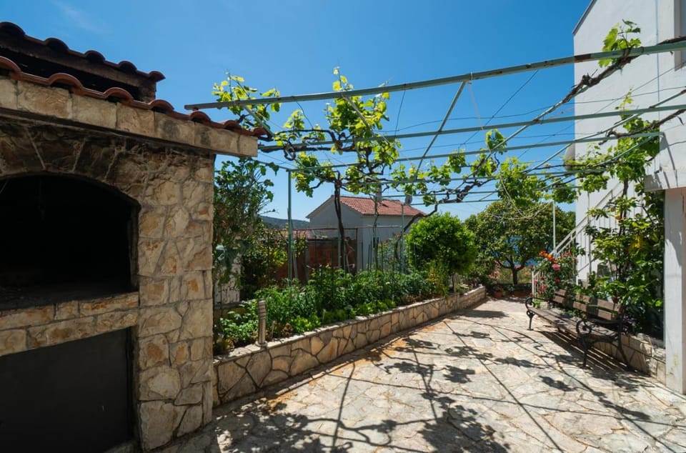 Patio, BBQ facilities