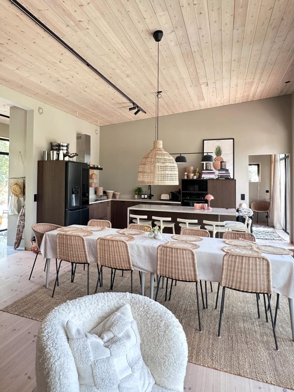 Kitchen or kitchenette, Dining area