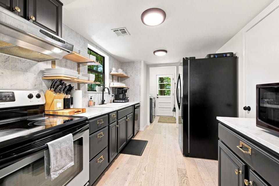 Kitchen or kitchenette, dishwasher, oven, pet friendly, stove, toaster